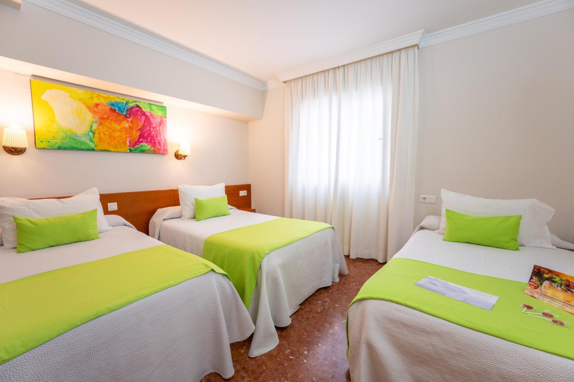 Hotel Romerito Малага Экстерьер фото
