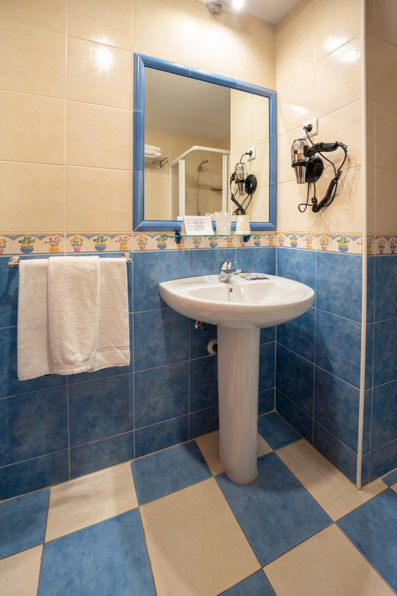 Hotel Romerito Малага Номер фото