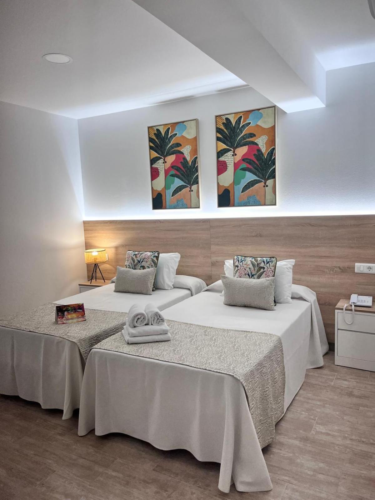 Hotel Romerito Малага Экстерьер фото