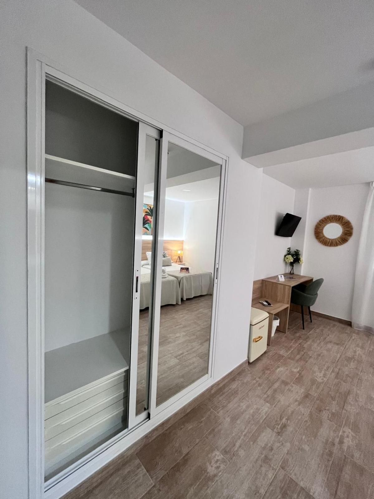 Hotel Romerito Малага Экстерьер фото